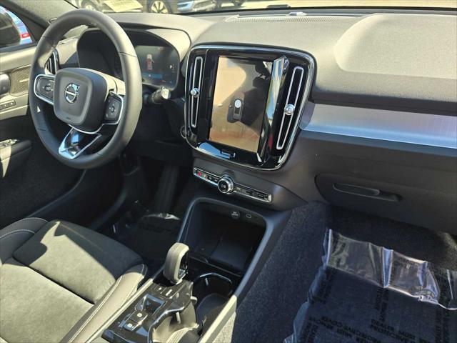 2026 Volvo XC40 Black Edition Ultra, B5 AWD Gas (mild hybrid)