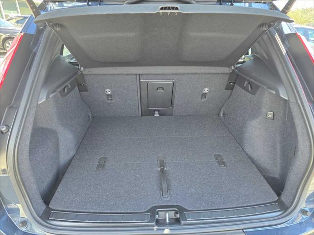 2026 Volvo XC40 Black Edition Ultra, B5 AWD Gas (mild hybrid)