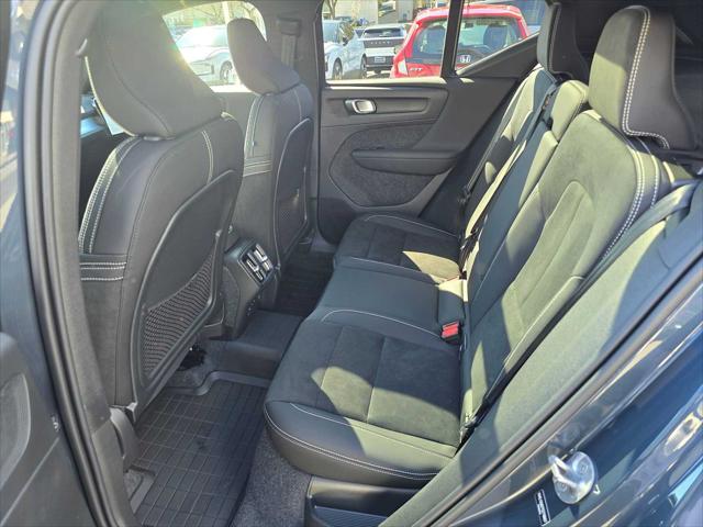 2026 Volvo XC40 Black Edition Ultra, B5 AWD Gas (mild hybrid)