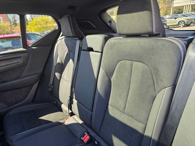 2026 Volvo XC40 Black Edition Ultra, B5 AWD Gas (mild hybrid)