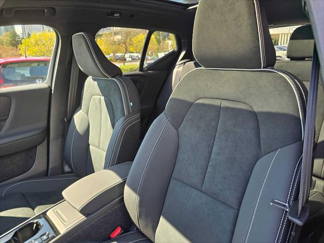 2026 Volvo XC40 Black Edition Ultra, B5 AWD Gas (mild hybrid)