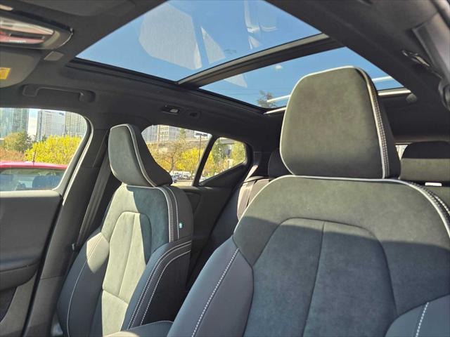 2026 Volvo XC40 Black Edition Ultra, B5 AWD Gas (mild hybrid)