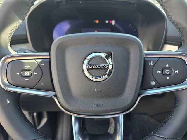 2026 Volvo XC40 Black Edition Ultra, B5 AWD Gas (mild hybrid)