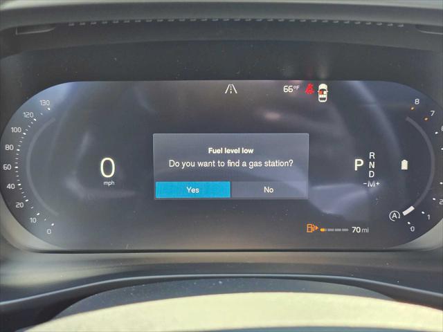 2026 Volvo XC40 Black Edition Ultra, B5 AWD Gas (mild hybrid)