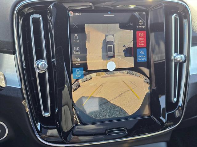 2026 Volvo XC40 Black Edition Ultra, B5 AWD Gas (mild hybrid)