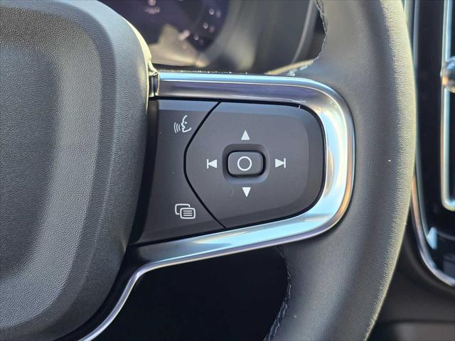 2026 Volvo XC40 Black Edition Ultra, B5 AWD Gas (mild hybrid)