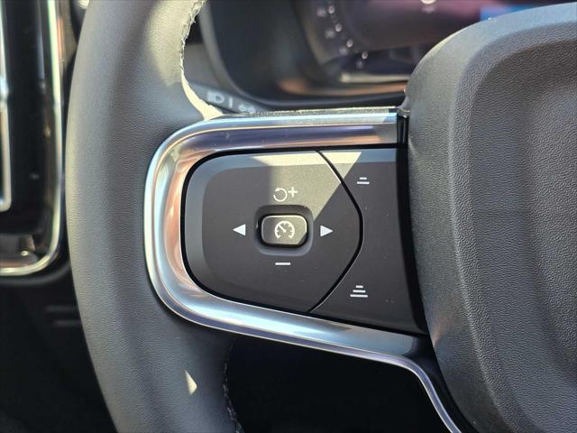 2026 Volvo XC40 Black Edition Ultra, B5 AWD Gas (mild hybrid)
