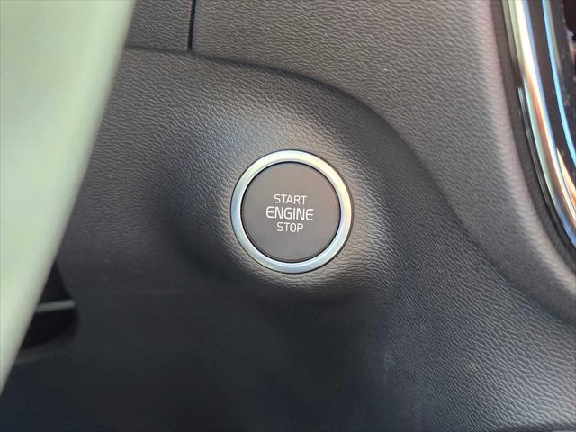 2026 Volvo XC40 Black Edition Ultra, B5 AWD Gas (mild hybrid)