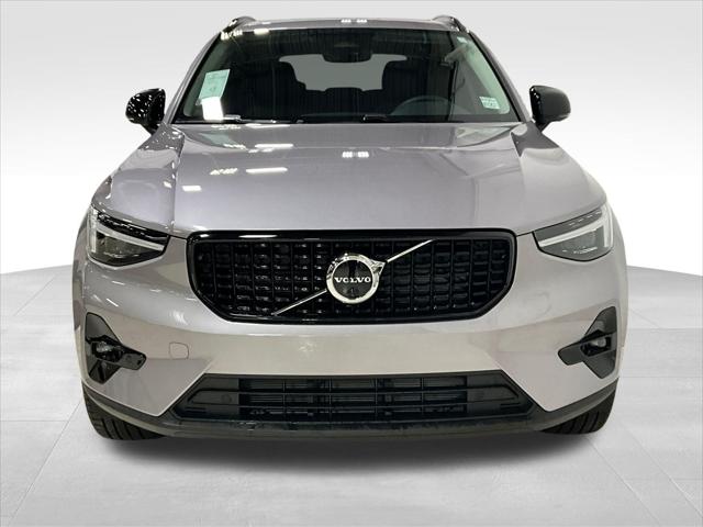2026 Volvo XC40 Ultra, B5 AWD Gas (mild hybrid), Dark