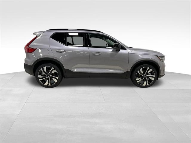 2026 Volvo XC40 Ultra, B5 AWD Gas (mild hybrid), Dark