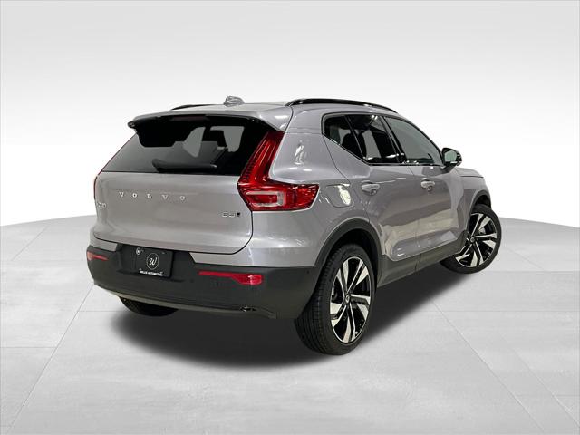 2026 Volvo XC40 Ultra, B5 AWD Gas (mild hybrid), Dark