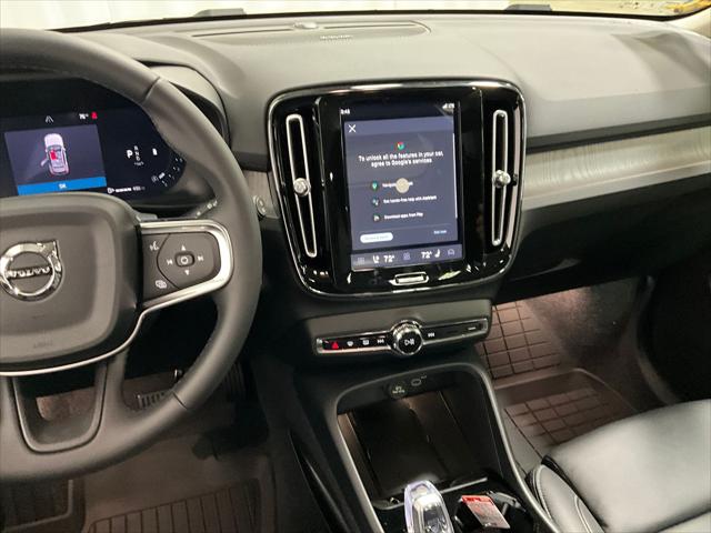2026 Volvo XC40 Ultra, B5 AWD Gas (mild hybrid), Dark