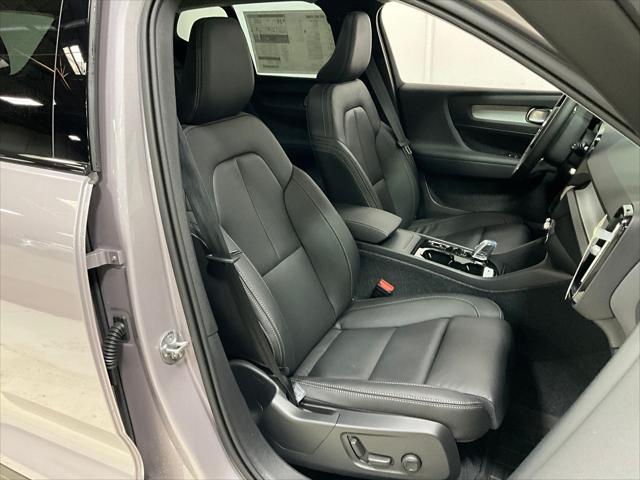 2026 Volvo XC40 Ultra, B5 AWD Gas (mild hybrid), Dark