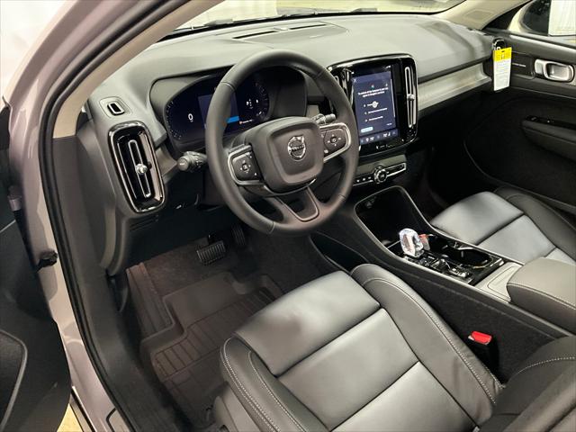 2026 Volvo XC40 Ultra, B5 AWD Gas (mild hybrid), Dark