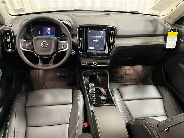 2026 Volvo XC40 Ultra, B5 AWD Gas (mild hybrid), Dark
