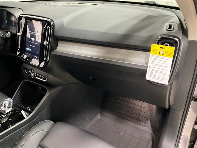 2026 Volvo XC40 Ultra, B5 AWD Gas (mild hybrid), Dark