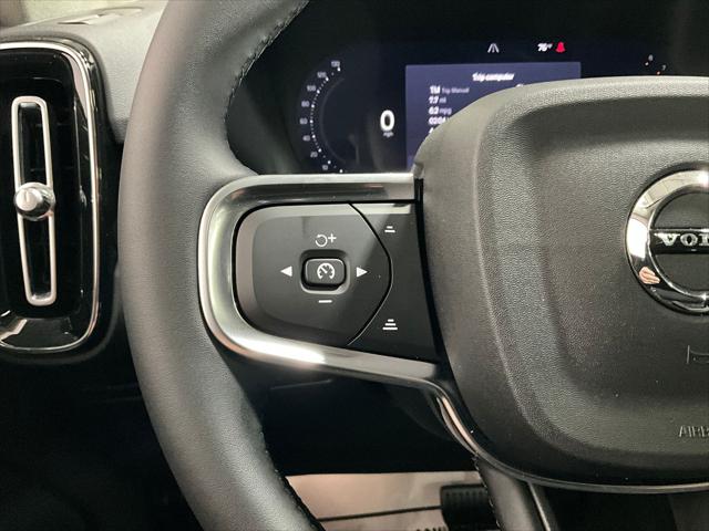 2026 Volvo XC40 Ultra, B5 AWD Gas (mild hybrid), Dark