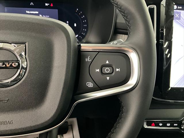 2026 Volvo XC40 Ultra, B5 AWD Gas (mild hybrid), Dark