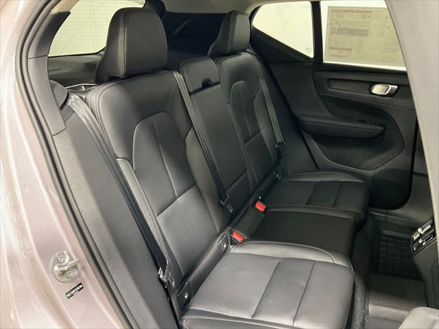 2026 Volvo XC40 Ultra, B5 AWD Gas (mild hybrid), Dark