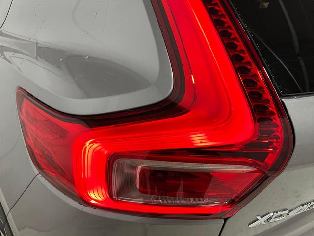 2026 Volvo XC40 Ultra, B5 AWD Gas (mild hybrid), Dark