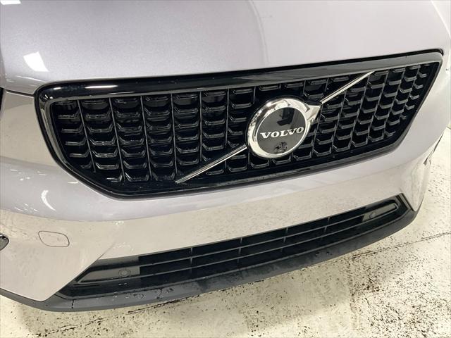 2026 Volvo XC40 Ultra, B5 AWD Gas (mild hybrid), Dark