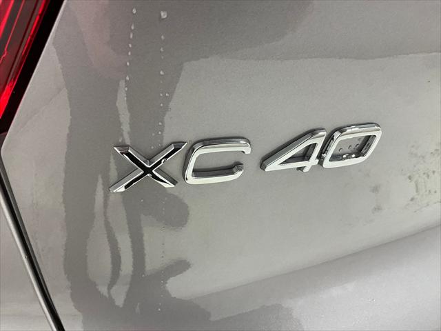2026 Volvo XC40 Ultra, B5 AWD Gas (mild hybrid), Dark