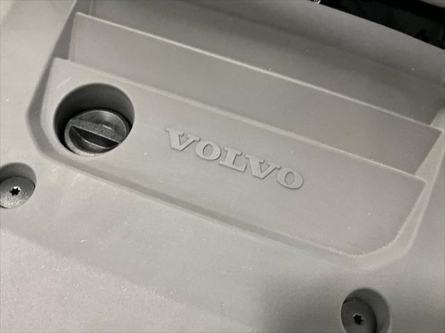 2026 Volvo XC40 Ultra, B5 AWD Gas (mild hybrid), Dark