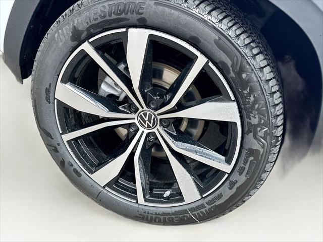 2026 Volkswagen Atlas Cross Sport SEL Premium R-Line