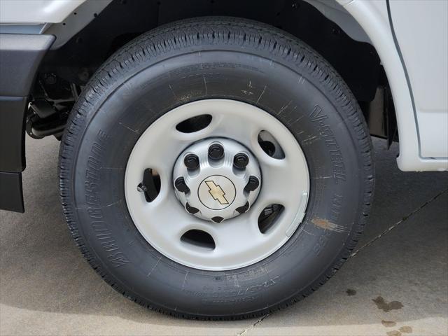 2026 Chevrolet Express Cargo Van 2500 Regular Wheelbase, WT, RWD