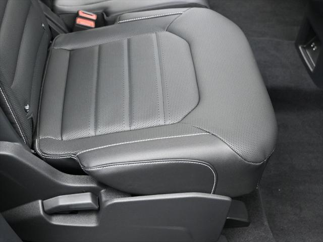 2025 Volkswagen Atlas Cross Sport 2.0T SEL R-Line Black