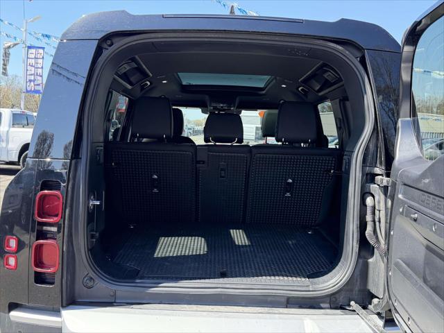 2025 Land Rover Defender 110 P300