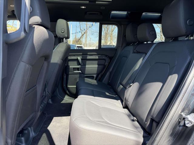 2025 Land Rover Defender 110 P300
