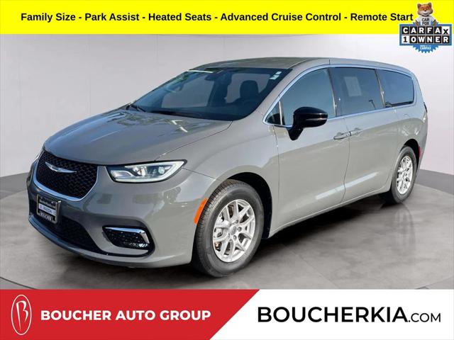 2025 Chrysler Pacifica Select for sale in Racine, WI