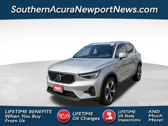 2025 Volvo XC40 B5 Plus Bright Theme