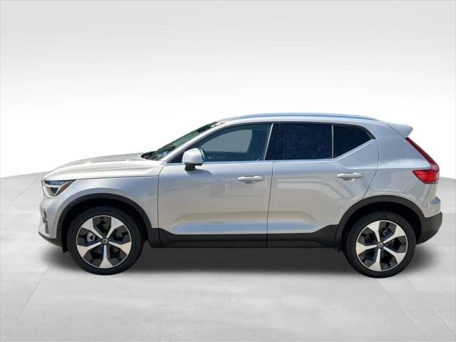 2025 Volvo XC40 B5 Plus Bright Theme