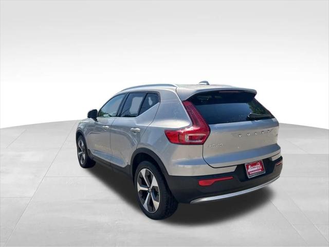 2025 Volvo XC40 B5 Plus Bright Theme