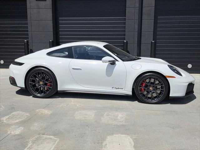 2025 Porsche 911 Carrera 4 GTS