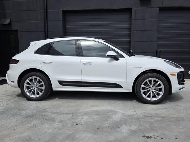 2025 Porsche Macan T
