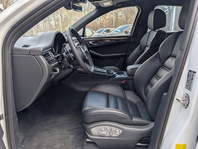 2025 Porsche Macan T