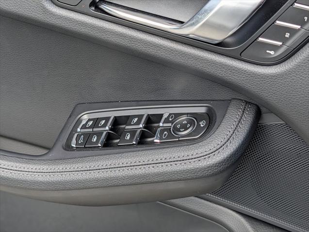 2025 Porsche Macan T