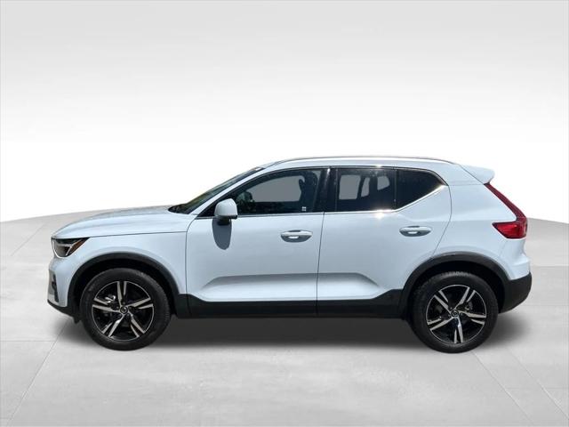 2025 Volvo XC40 B5 Core Bright Theme