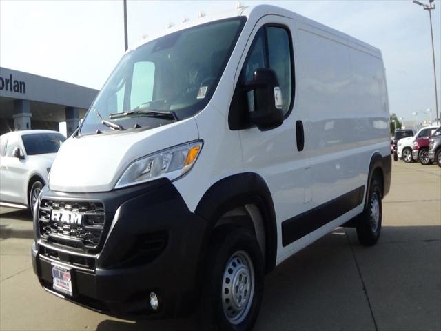 2025 Ram ProMaster 2500 Cargo Van Tradesman Low Roof 136" WB w/Pass Seat