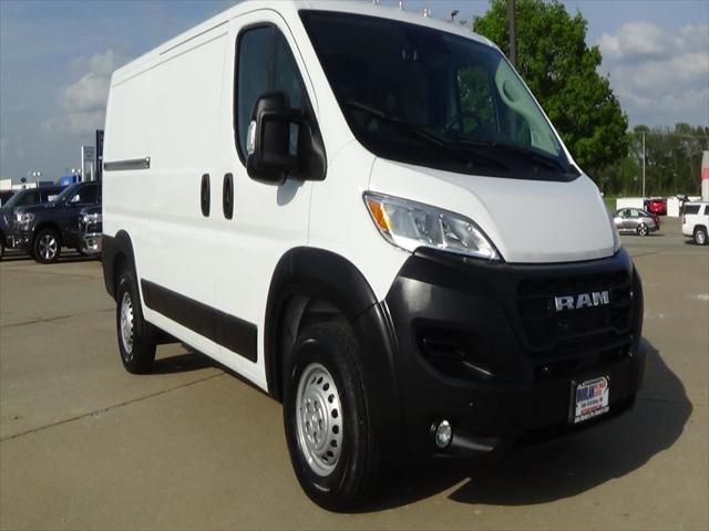 2025 Ram ProMaster 2500 Cargo Van Tradesman Low Roof 136" WB w/Pass Seat
