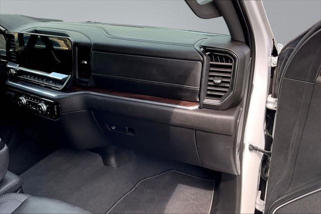 2025 GMC Sierra 1500 2WD Crew Cab Short Box SLT