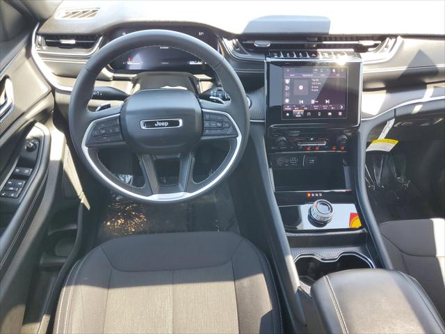 2025 Jeep Grand Cherokee Laredo X 4x4