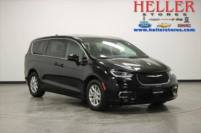 2025 Chrysler Pacifica Select for sale in Pontiac, IL