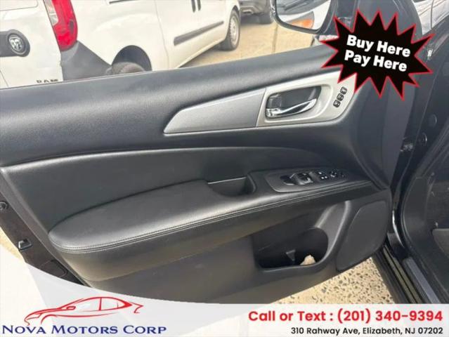 2017 Nissan Pathfinder SL