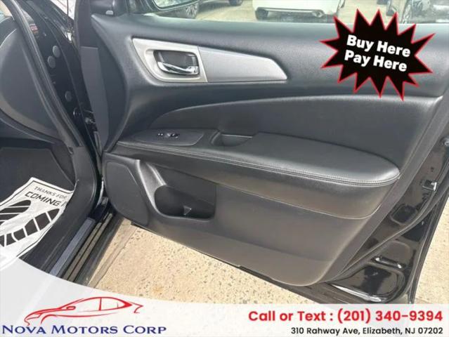 2017 Nissan Pathfinder SL