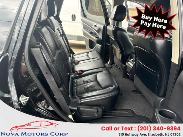 2017 Nissan Pathfinder SL