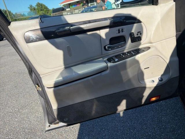 1998 Lincoln Town Car Signature